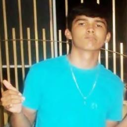 flamenguista  alvirrubro  parceiro  sincero  fechado  complicado  brincalhão  humilde  carinhoso e feio [...]  minha vida : #TiaGeania & #wesleyLenin .