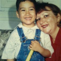 Incansable luchadora por la anhelada justicia / Madre por convicción / CERRISTA DE CORAZON / Creo que educar es combatir.