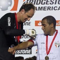Eu queria muito fazer uma Bios Linda pra Declarar todo meu amor pelo @LucasnaRede_ mais ele não deixa kkk'...
FC criado dia 27/03/12 . Dona @_1soberana_