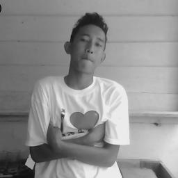 burung pipit di atas genteng yang nama nya mufid ganteng,,,,,,,,,,,,,,,,,!!!