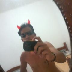 sou como um espelho ao msm tempo fragil mas se quebrar pode te cortar... Td depende d vc... *.*