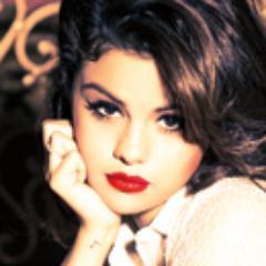 I'm a fã of Selena Gomez i love She so Much and i meet she one day
