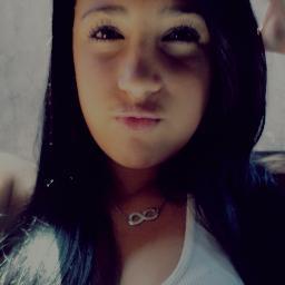 Meeus Fãs descoltrolados que não tiram meu nome da boka , aii vai um forte abraço e 2beijos Bico ;;*