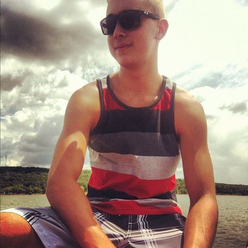 iBraden_'s profile picture. Just an average guy living my life to the fullest, I love exotic cars, music, and technology.