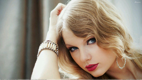This beautiful girl called Taylor stole my heart |Swiftie & Belieber ♥ |I fangirl over Justin Bieber~Demi Lovato~Miley Cyrus ~Selena Gomez | Music is my life|
