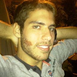Soy un pobre que lee y que no siempre puede ocultar que acumula rencor. Trato de cuestionar la realidad desde mi propia misantropía.