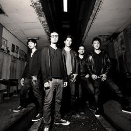 Ini Account Resmi ANDREA Band,. 
 @romesrinces(Vocal), @BryandYvaine (Guitar), Efan(Bass), @Irenktowoliu16(Key), @robinlangoi (Drum)
Label : @MusicPro_Record