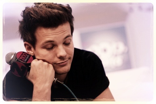 Excuse me! Im Louis Tomlinson! Sinta o poder ! u.u     Sigo.de.volta só pedir.