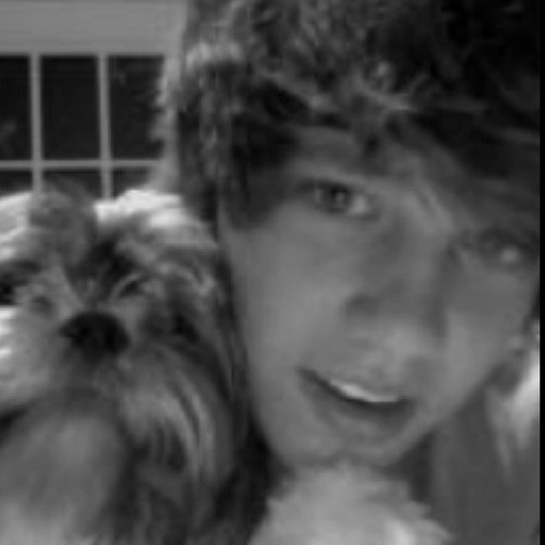 Hey im Josh! Im interested in hip hop and I like to meet new people so talk to me :)
