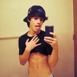 BisexualBoy16's profile picture. 