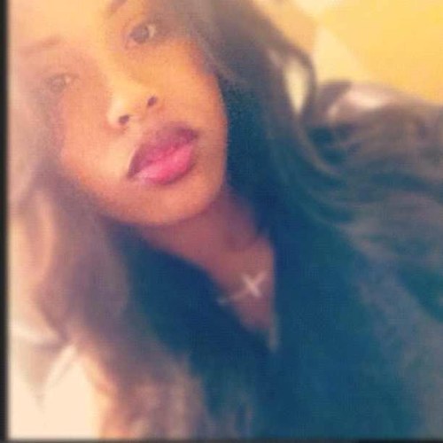 A smart,attractive pretty girl! (no dm's plz!) follow me on instagram @kilo_britt