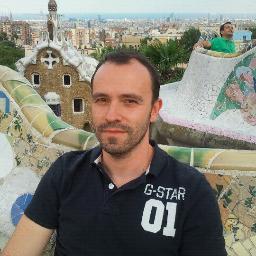Periodista vallisoletano con acento madrileño. Redactor de informativos en TELEMADRID. Hay otros oficios, pero creo que ninguno tan apasionante como el mío.