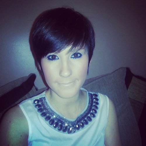 Katie. 21. Leeds.             I♥MrTomHigh. I♥MissHayleyGladman. I♥MissHollieSmith. due date - March 6th 2013. excited to meet my bambino.
