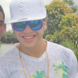 1º Twitter de Trechos de musicas da banda @Abronkkaoficial ♪. criado em 17.06.12 
Madrinha ;@PatriciaKell_ em;17.06.12 Padrinho ;@Igor_kannario em;19.06.2012