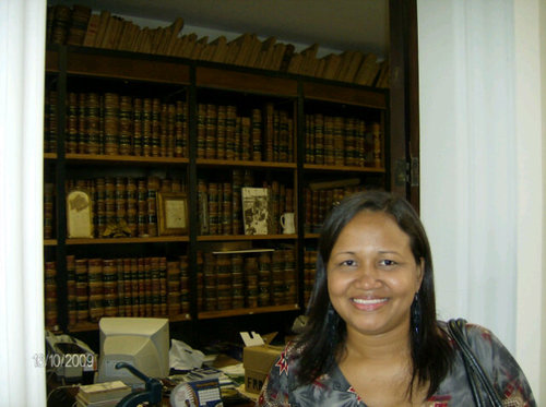 Profesora universitaria, upelista, aficionada al scrabble.