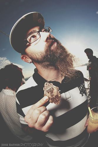 Humpfree Lowgart = bass. https://t.co/kG7NyMcuhH