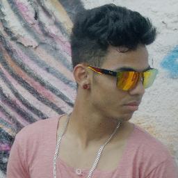 - Movido a musica, namoro a menina super poderosa @engheel.