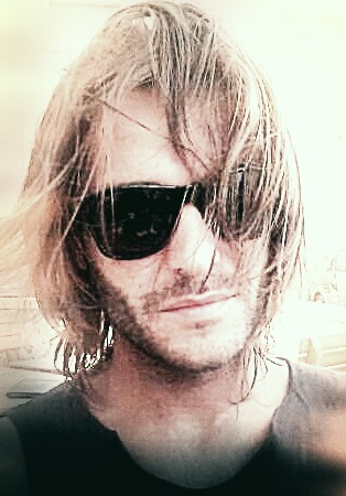 DIAZ SANCHEZ by “Rockin Live”
Músico y Deejay nacido en Madrid “España”...
http://t.co/Zajb3Bcg
http://t.co/LFGBCg3p