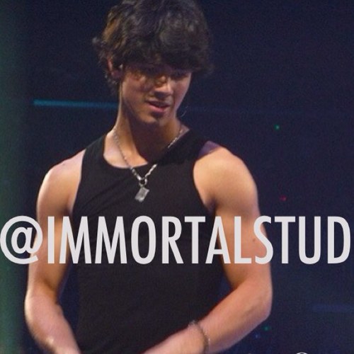 ImmortalStud's profile picture. I dont trust these women, cuz they all have me trippin'. 
Been fucking shit up since 1995. [Role-Play/18+] You've been warned.