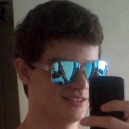 A amizade desenvolve a felicidade e reduz o sofrimento, duplicando a nossa alegria e dividindo a nossa dor.