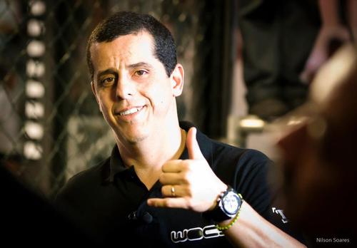 Mestre em educação física -UGF. Mestre de muay thai, faixa preta de jiu jitsu e contra mestre de capoeira, produtor do WOCS e Sócio Propietário Energizer Sports