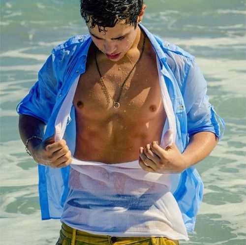 I post lyrics from songs from the new pop artists(: Btw, Austin Mahone&Taylor Swift are my favorite(: