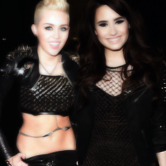 (De)mi + (Mi)ley = De(mi) + Mi(ley). Uma completa a outra :3