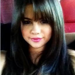 ha cara eu amoooo ha selenaa e meu sonho é poder abraçaaa! segue pf pq com mais de 15.000 mil seguidores mais perto de provar q meu fc é por ela! te amo SEL