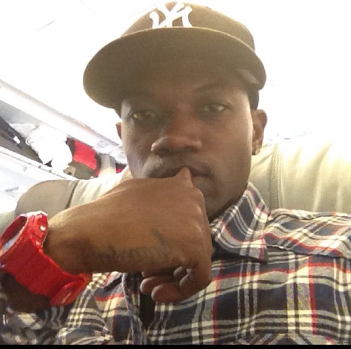 (Mr.8th Ave n 60th U Bitch!!) #DaDifferentsBetweenMeNUI'llShoot #BitchesAintShitButHoesNTricc's #READYGANG #CEERICH