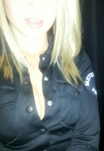 typical girly shit. ♡follow me♡ mention me and ill follow back :P