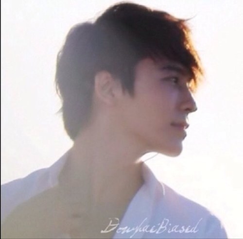 a dancer and writer on wattpad.Is obsessed with BTR, Twilight, HP & suju..a true ELF
