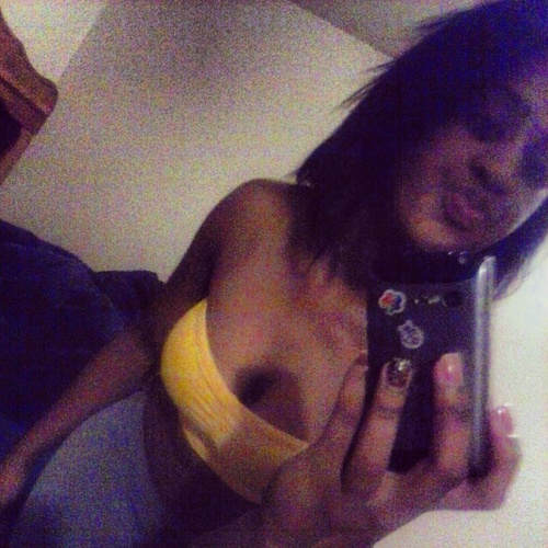 #TeamSingle|#TeamCancer| Basketballs my favorite sport |Nikira Hooks - Bestfriend|Follow jasmine @itweettho_x3 &'d she follows back .