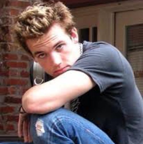 Chris Keller, asshole, selfish rockstar, JERK, lives in hell, damn adorable, sexiest guy on earth! That´s me KellerRules - KellerGasm RP+21 MAKE ME