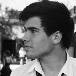 Amo a Mat, necesito stalkearlo cada media hora como mucho. Es perfecto, sus cachetes son lo más tierno que hay. ES MI PLATÓNICO Y ES RE COJIBLE. Lo amo, chau.