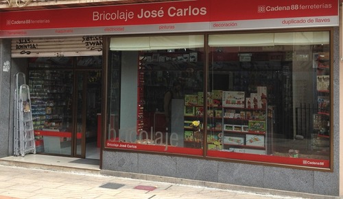 Conocidos desde hace más de treinta años por ESCUCHAR y ASESORAR a nuestros clientes en todo lo referente a BRICOLAJE y FERRETERÍA. SERIEDAD. Telf 630 847 161.
