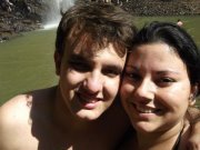 Um caraa que ama a familia que tem , ama a namorada linda @daiamendes e que ama a vida !
