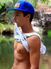 aronsancheez's profile picture. 