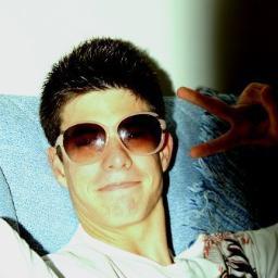 pablolemanWTF's profile picture. odio estornudar mientras estoy meando, pero, aun mas odio el pimiento rojo y la gente dice que estoy loco :)