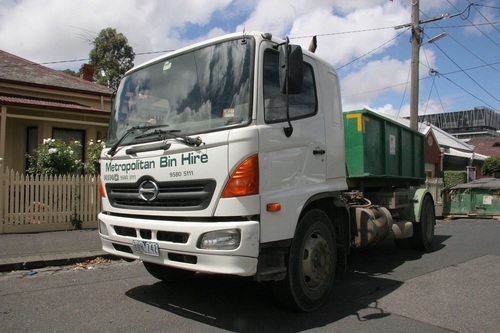 Skip bins, Rubbish Bins, Waste Disposal, Industrial & Residential Waste Removal Services in Melbourne and its surrounding Suburbs. Call Us on 1300 737 612