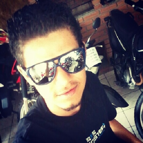 Auditor no Banco Santander,Sargitáriano,WebDesign, São Paulino & 22i22 s2 @Drikapuente_ Diretor do #STÚDIOMADEIINFAVELA