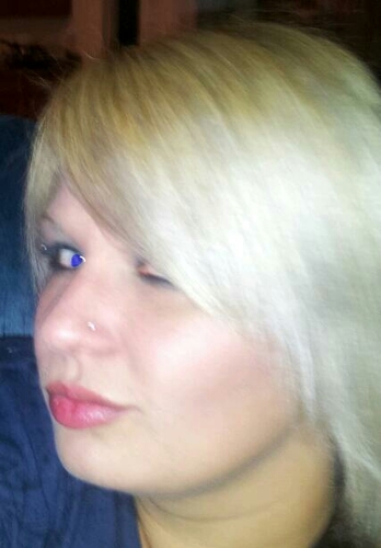 Im jus me .. Im strait up and tell you what I think .. Love life and everyday spent with my babies