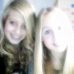 Wij tweeten filmpjes, foto`s en leuke dingen. Druk maar op die follow knop, en wij volgen terug ! Loveeuuall x Suus / I love you, I love you 2 x Suus en Mandy