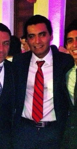 El mundo no se ha hecho para pueblos cobardes. Abogado, apasionado de la política, pambolero, zurdo, lector, chetumaleño entre otros.