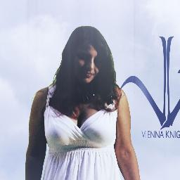 Croydon girl #ViennaKnights & her band writing and performing original material. #BringMeToMyKnees #FF #Followback :)