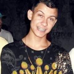 - Glalco Manzini Since 96 !
Sou garoto que amo jogar bola, escutar musica... Um garoto simples que sei cativar as pessoas apenas com um olhar . Jéssica Anjos ♥