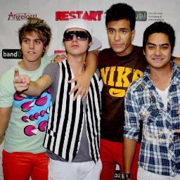 Donas: Naany e Gaab's , Moderadora : Laisa  . Fc dedicado a  @rockrestart *-*  
Seguido pela @SoniaLanza19,@CesarMunhoz__ @DavidKobayashi e  @MauroLanzaReis ♥