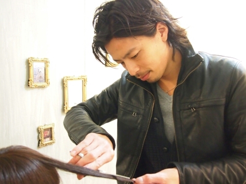 福岡の今泉で美容室をやっております!しっぽり落ち着く感じで、自由気ままに営業しております!福岡の女性をもっと綺麗に、男性をもっとセクシーに、美容を通じて社会に貢献していきたいと思ってます!