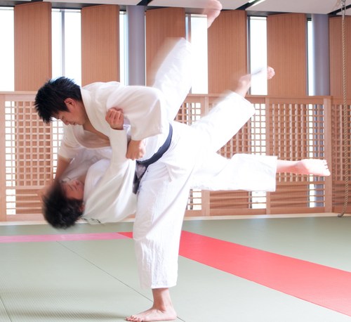 獨協大学體育會柔道部公式twitterアカウント 練習日は火曜・木曜・土曜 or日曜学生センター４階天真館にて活動をしています。 部員・マネージャー大募集中です☺/ 合同練習はDM又はGmail・dokkyojudo@gmail.comまでご連絡ください！