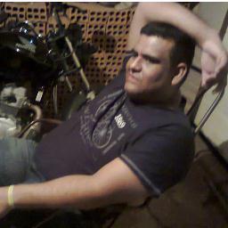 DJ,produtor,editor de audio,comunicador,socialista,ciêntista politico,e analista urbano.