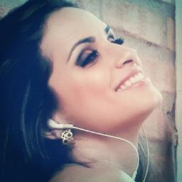 Formada em Publicidade e Propaganda, trabalho como fotógrafa atuando nas áreas de eventos sociais, fotos de família, Book Sensual, grávidas etc